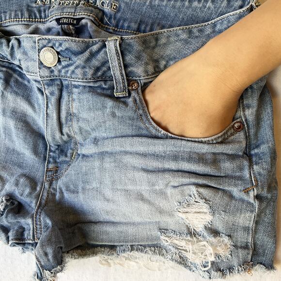 American Eagle Outfitters Women Shorts 14 Light Blue Denim Cutoff 2.5” Inseam - Picture 9 of 10